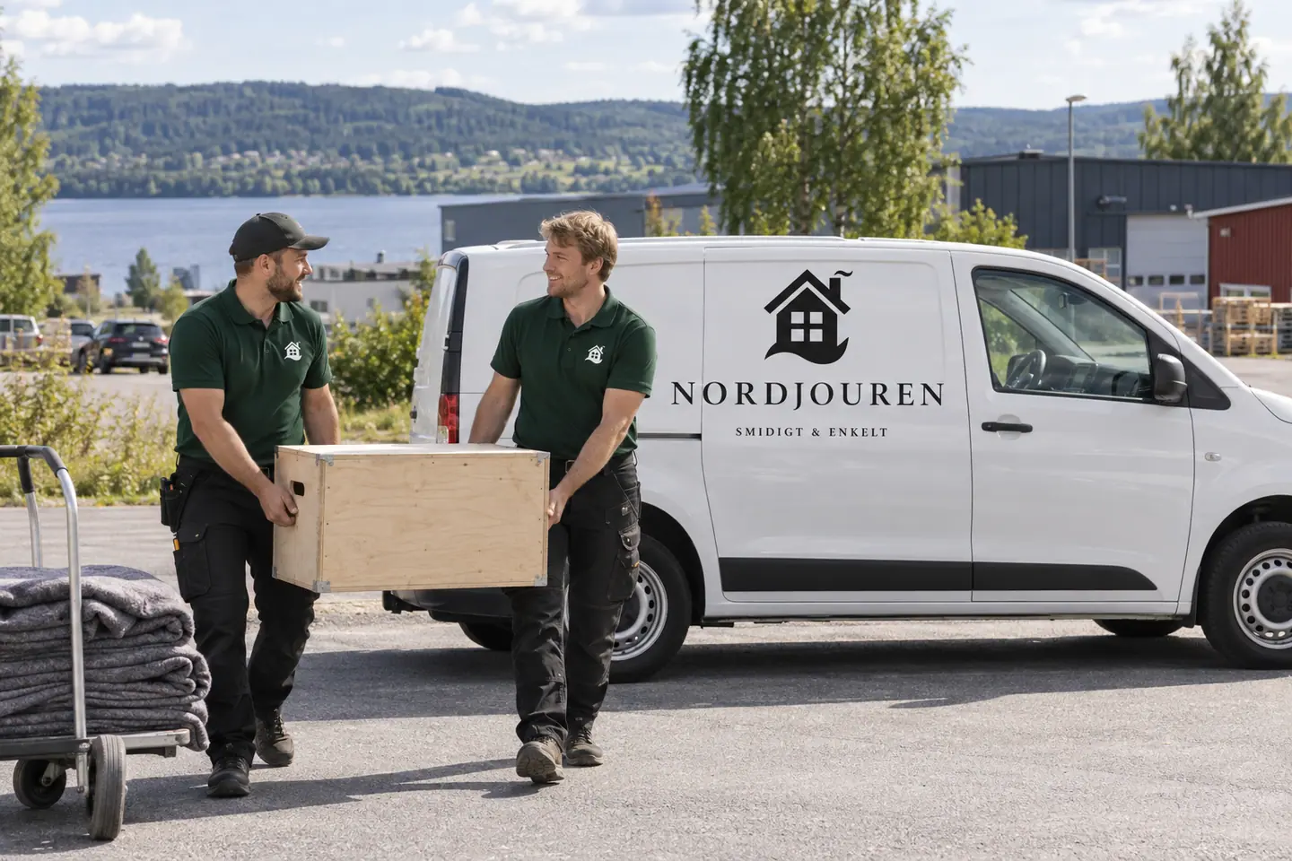Illustration: Nordjourens bil och personal i Bräcke, befintligt verksamhetsområde vid sågen och revsundssjön